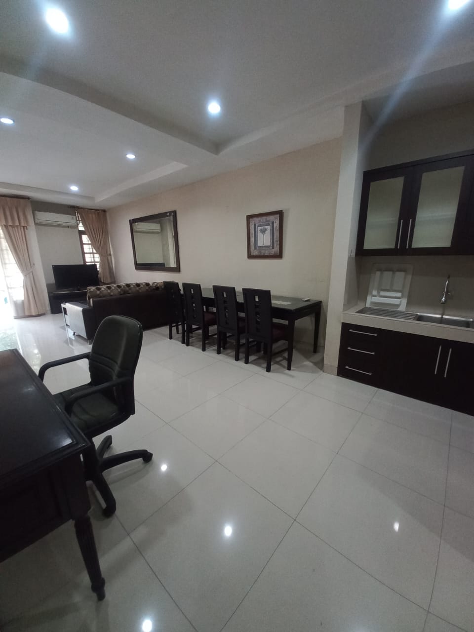 Rumah Disewakan di Cluster Beverly Lippo Cikarang